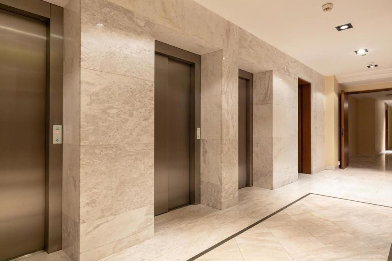 Modern Apartment Near Hilton Warsaw Exterior photo